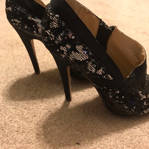 BOGO 1/2 OFF: 3 1/2” black heels with a bling - Picture 4 of 8